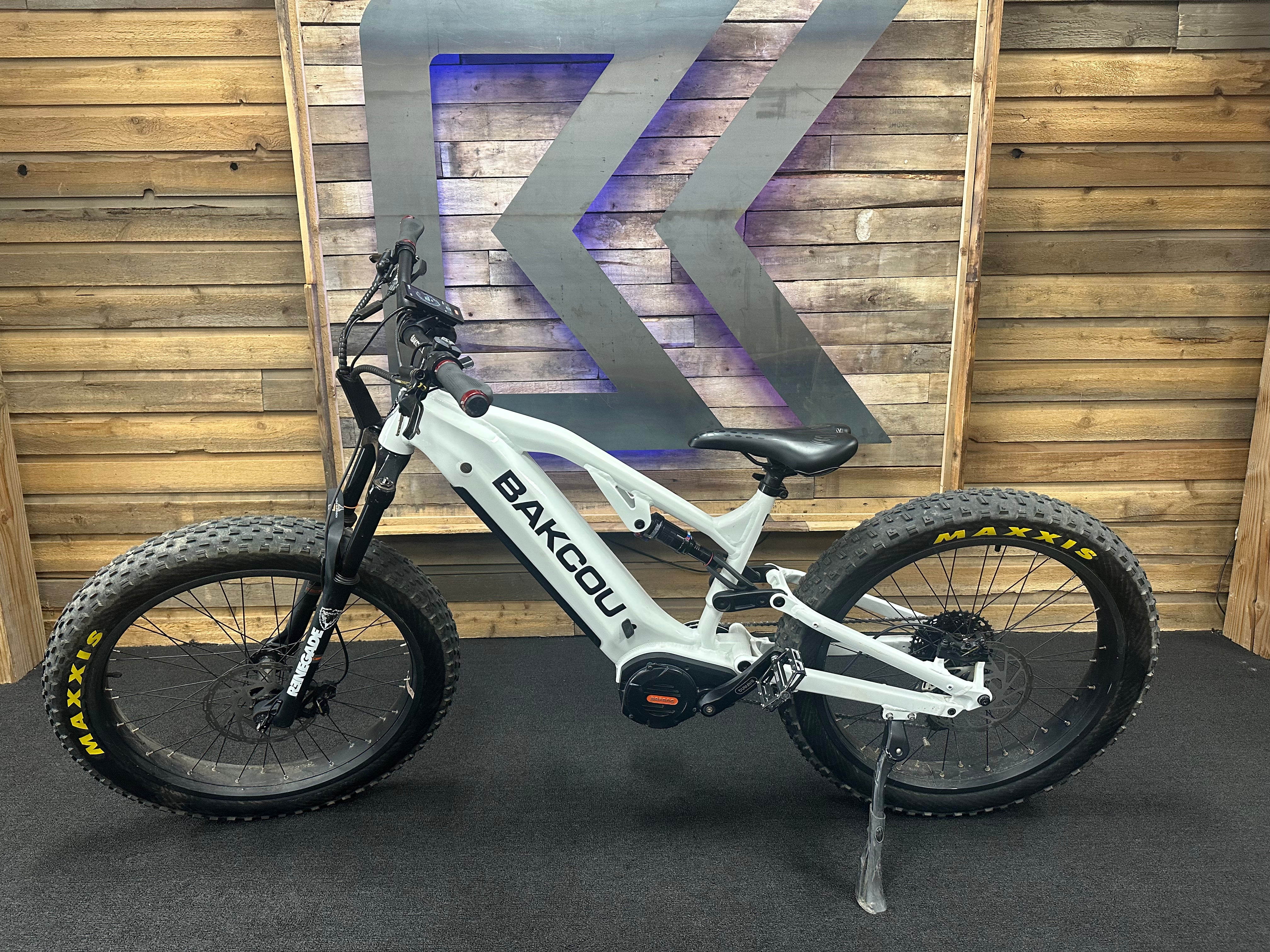 Scout / Medium / Gloss White / 21ah / 1024