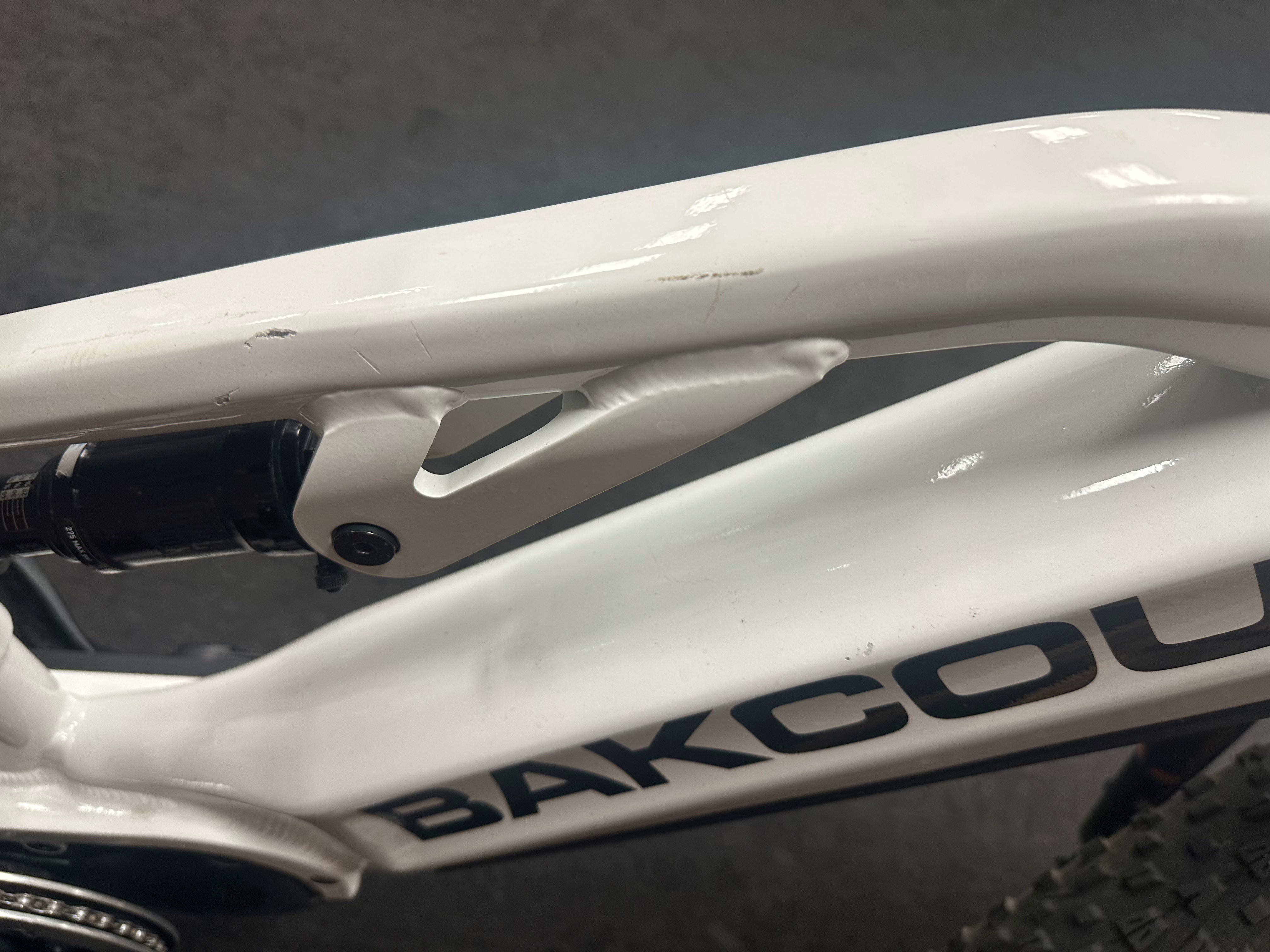 Scout / Medium / Gloss White / 21ah / 1024