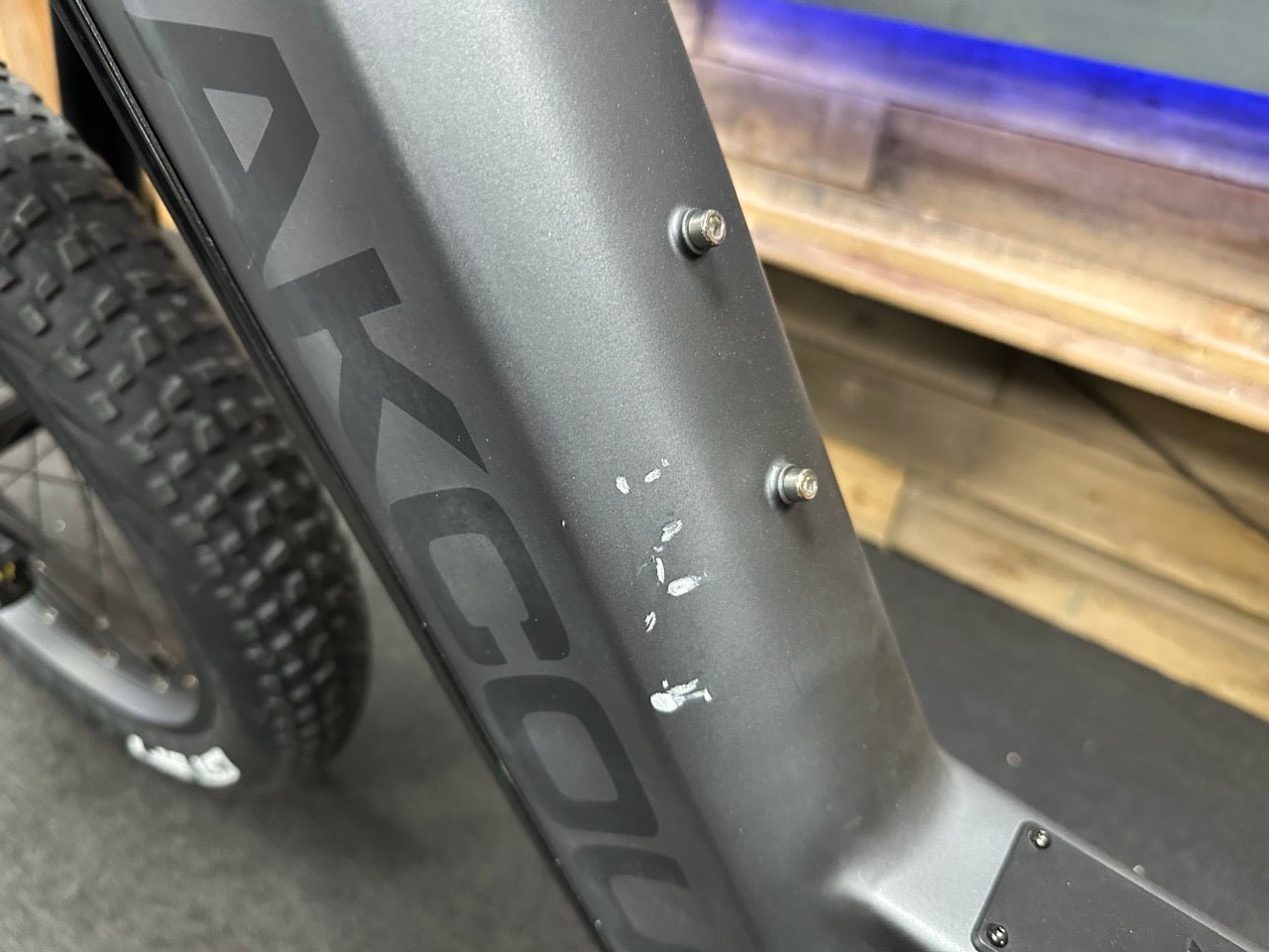 Mule SD 24" / Matte Gunmetal Grey / 20ah / 0100 - Bakcou